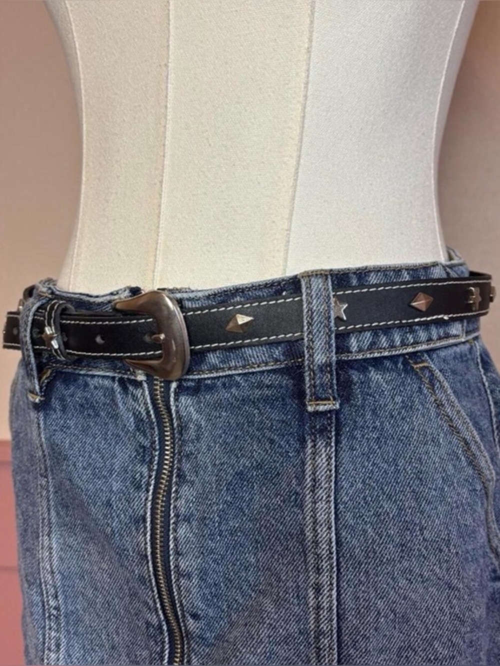 silver star black leather belt  jennifer moore vintage skinny y2k 2000s